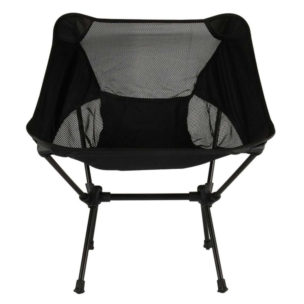 Chaise de camping noire pliante et portable avec sac de transport inclus, facile à transporter.