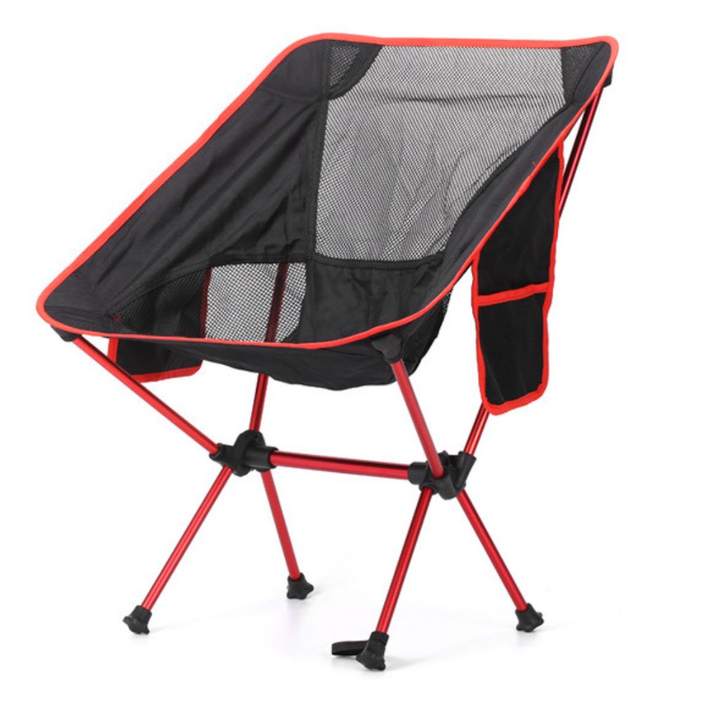 Chaise de camping rouge légère et pratique, idéale pour les randonnées, festivals et pique-niques.