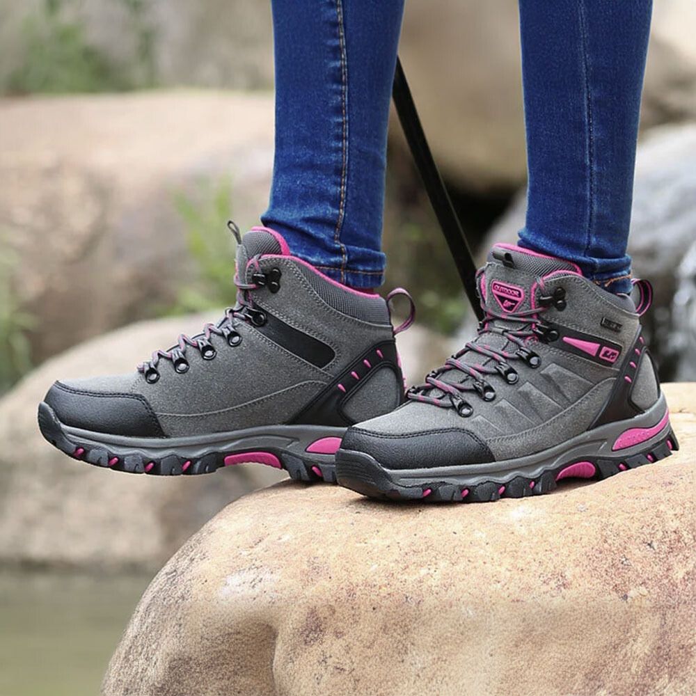 Chaussure de randonnée femme grise légère et respirante pour un confort durable sur les sentier