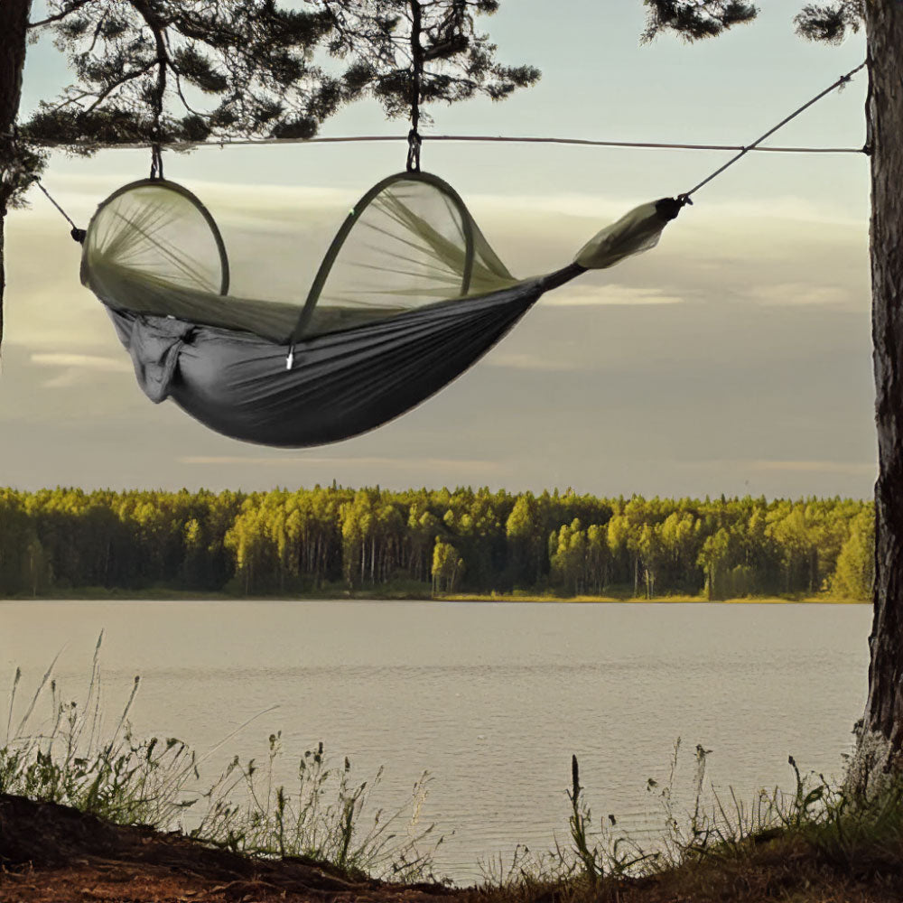 Hamac moustiquaire noir idéal pour la randonnée et les nuits en pleine nature