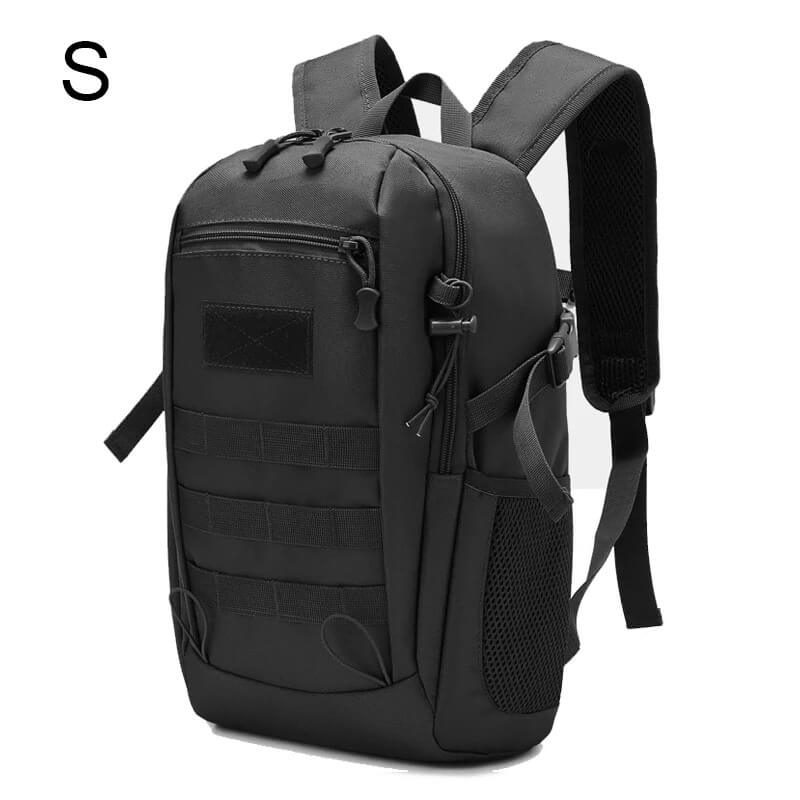 Sac à dos 20L trekking noir en nylon haute qualité, résistant et imperméable, conçu pour protéger vos affaires des intempéries lors des randonnées et voyages.