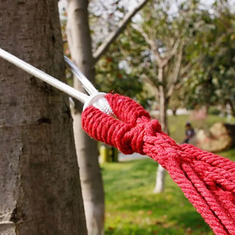 Sangles hamac de camping léger et compact, facile à transporter et à installer pour les randonnées et bivouacs.
