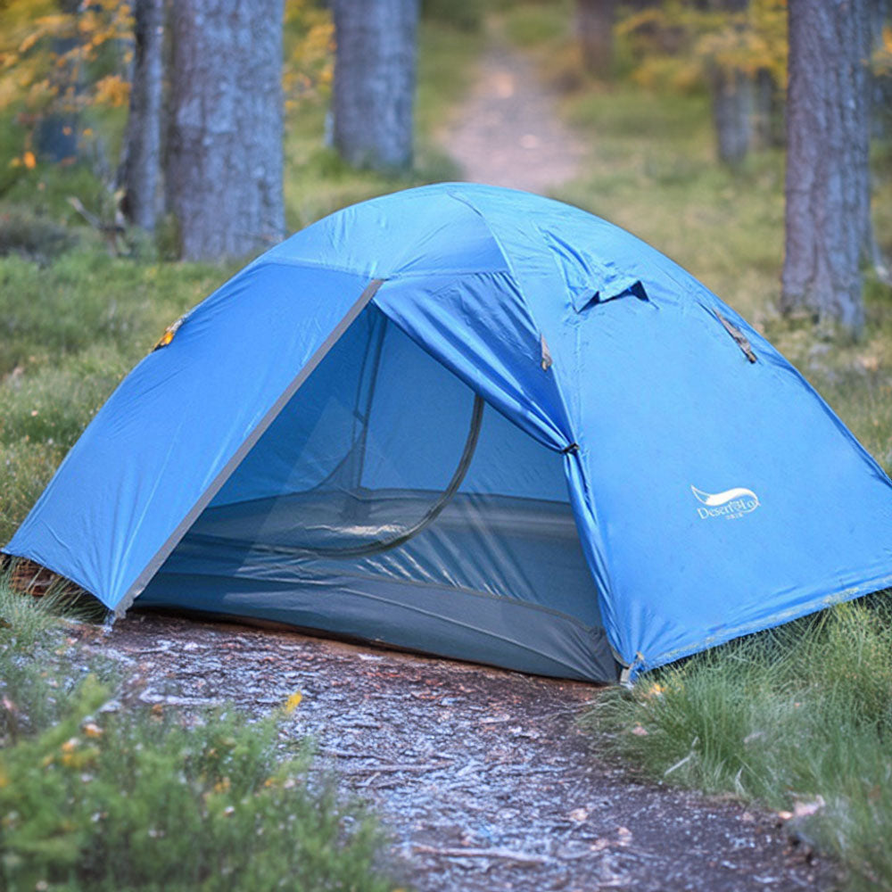 Tente camping légère bleue pour 2 personnes, facile à transporter et monter.

